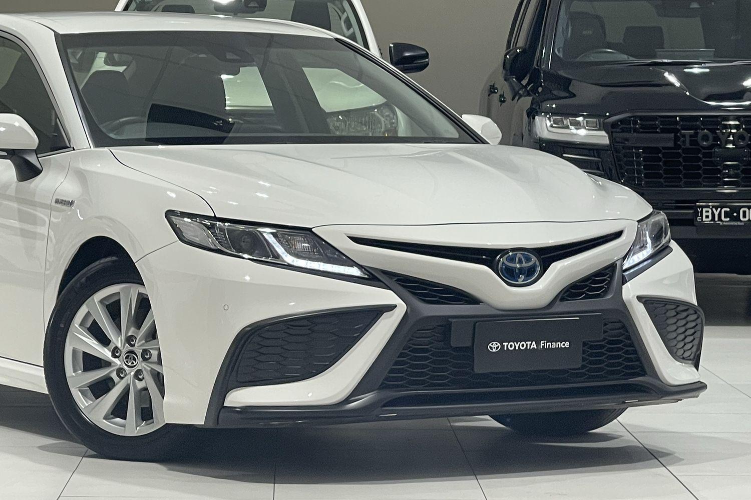 2021 Toyota Camry Ascent Sport in White