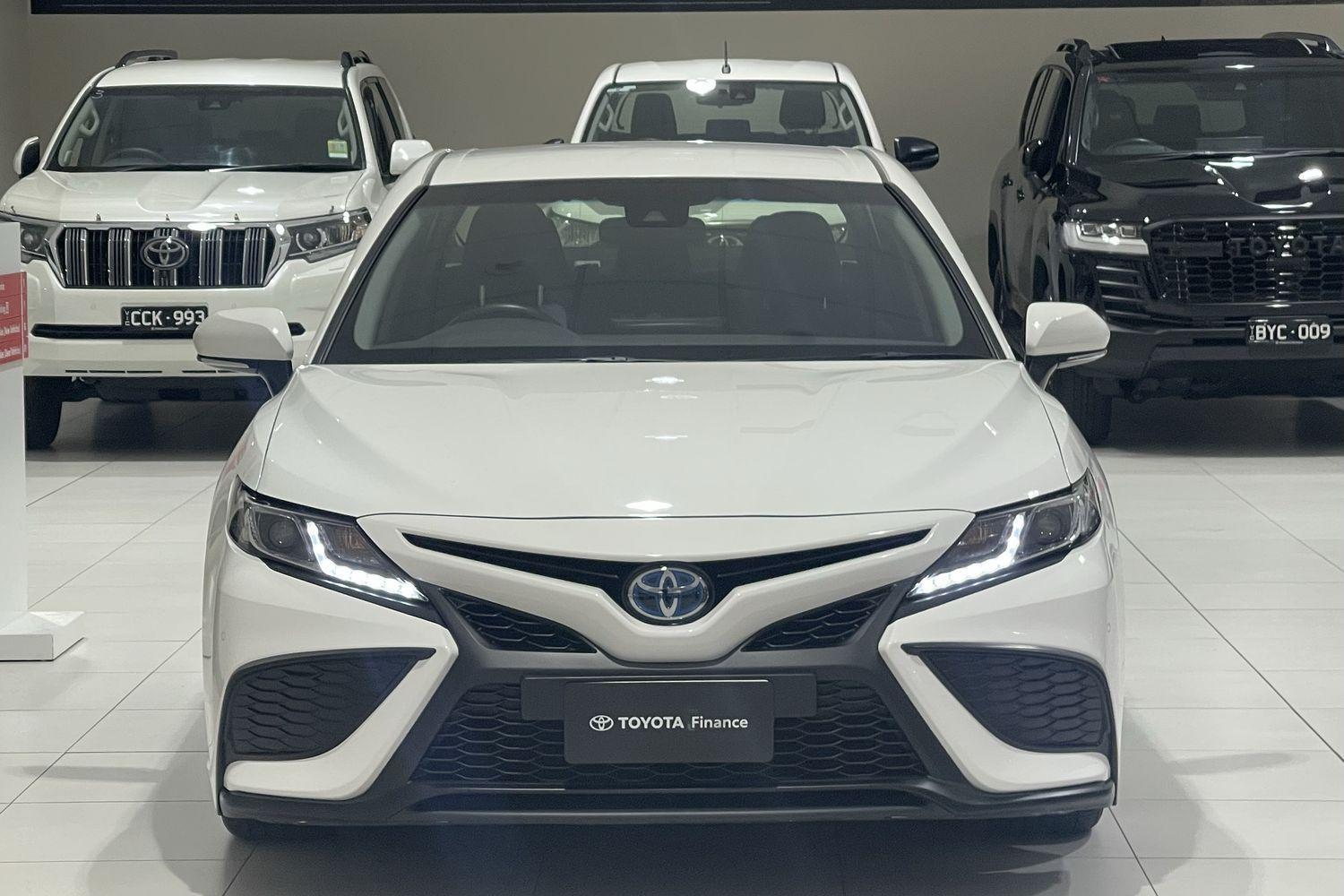 2021 Toyota Camry Ascent Sport in White