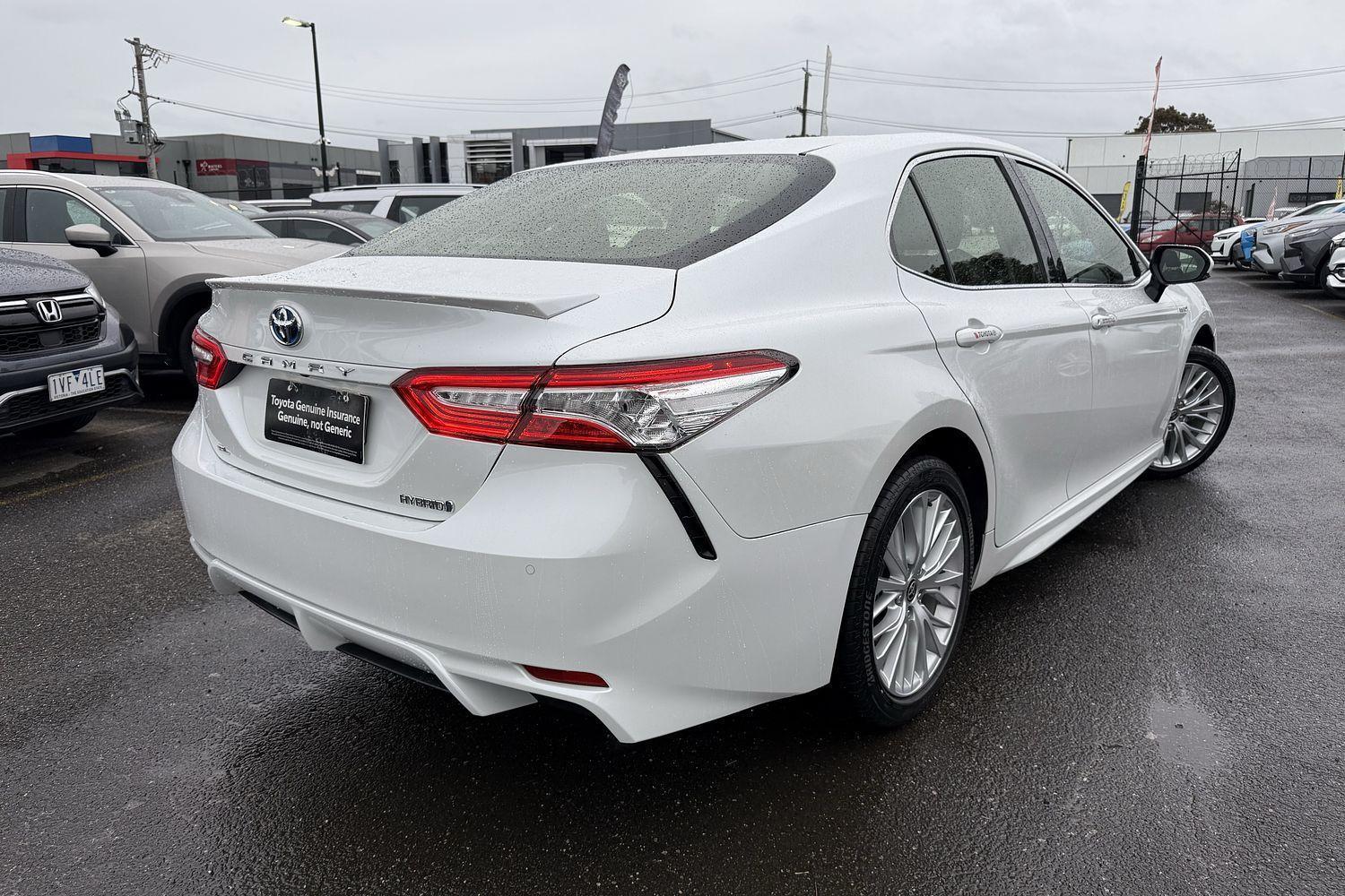 2020 Toyota Camry SL in White