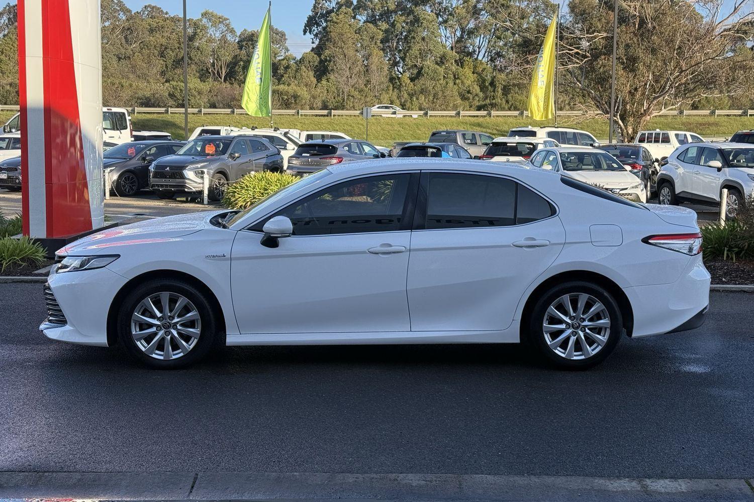 2020 Toyota Camry Ascent in White