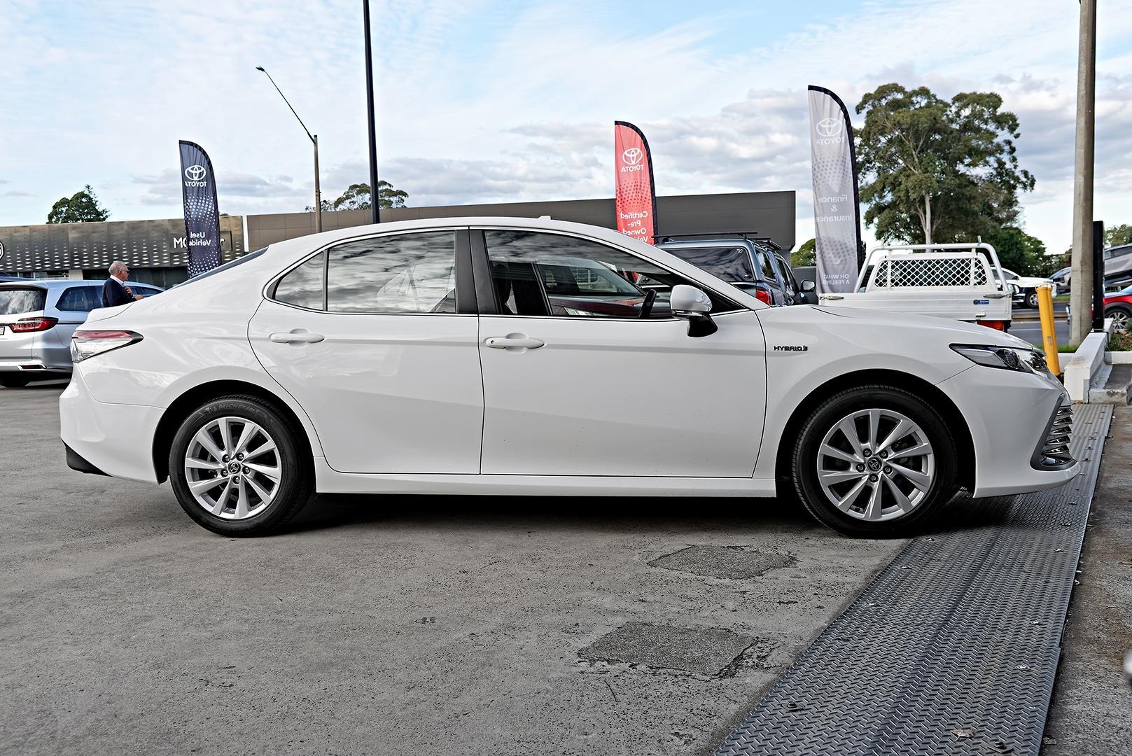 2022 Toyota Camry Ascent Sport in White