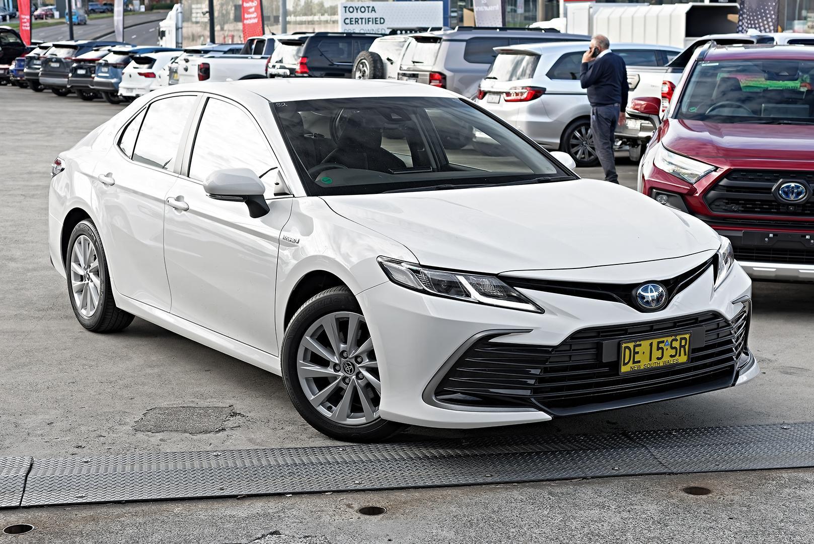 2022 Toyota Camry Ascent Sport in White