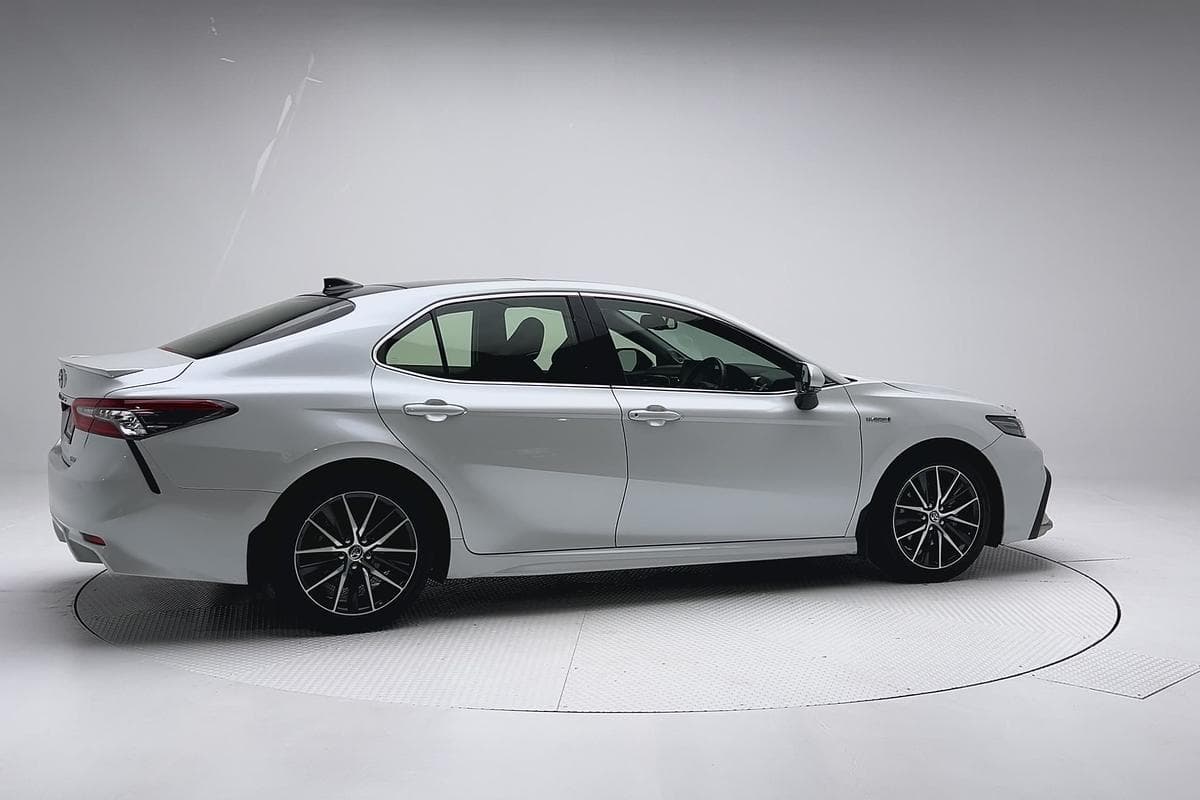 2022 Toyota Camry SL in White