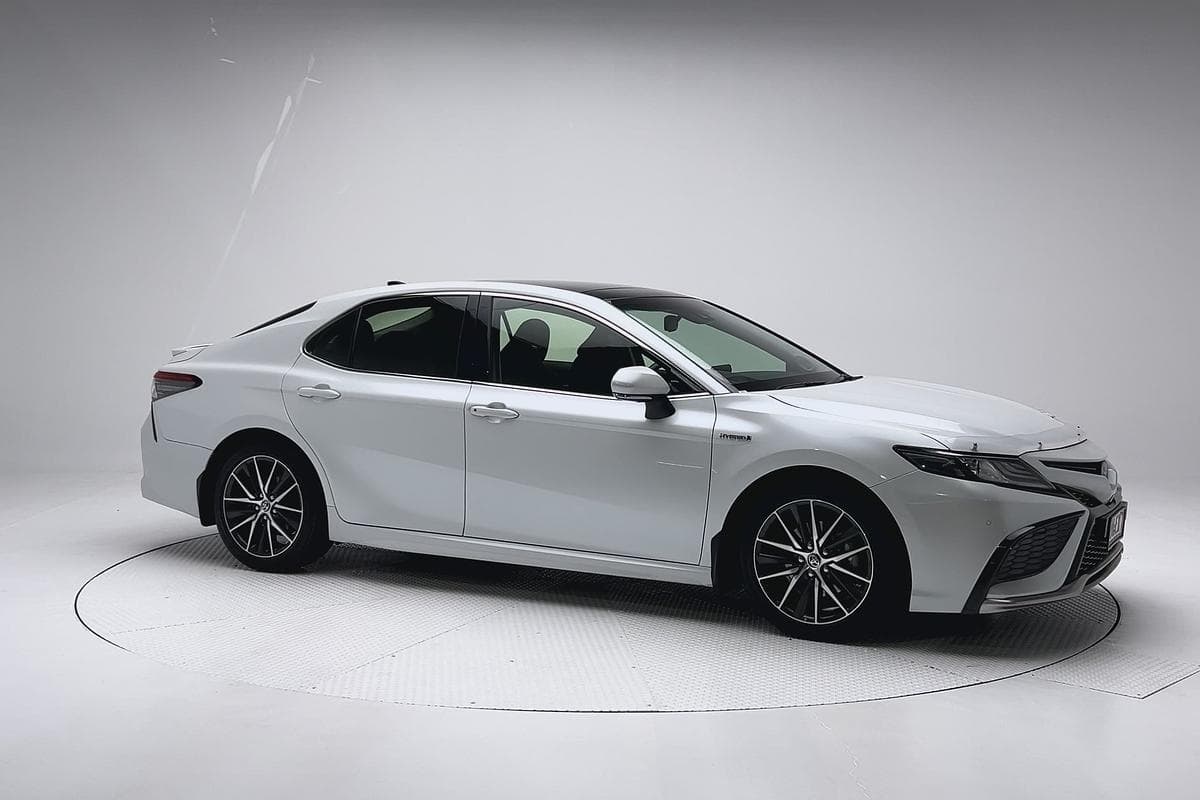 2022 Toyota Camry SL in White