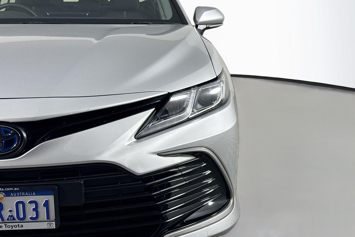 2021 Toyota Camry Ascent in Silver