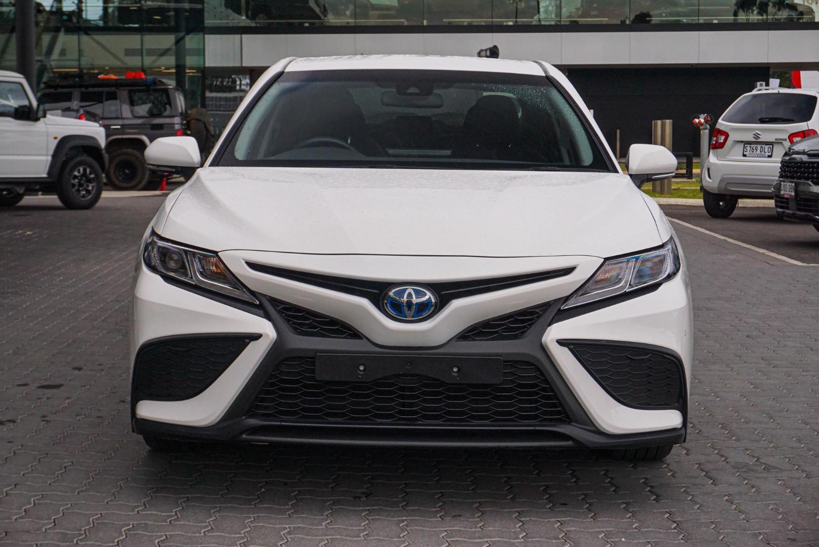 2022 Toyota Camry Ascent Sport in White