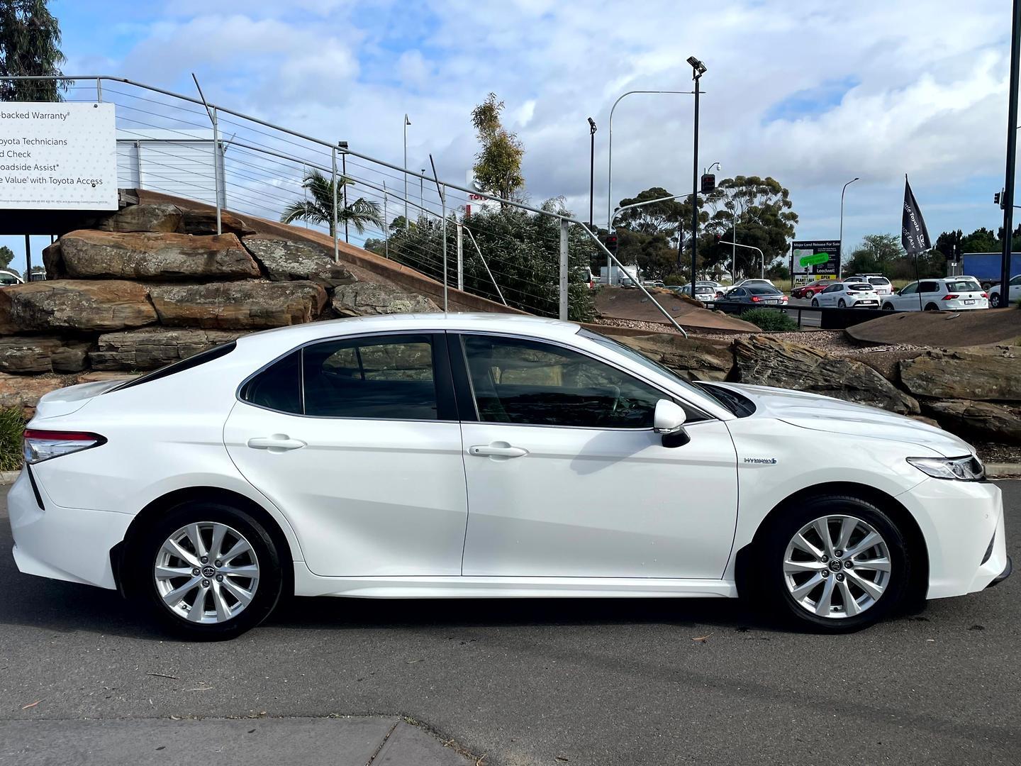 2020 Toyota Camry Ascent Sport in White
