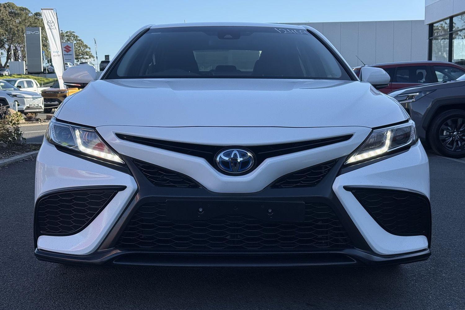 2021 Toyota Camry Ascent Sport in White