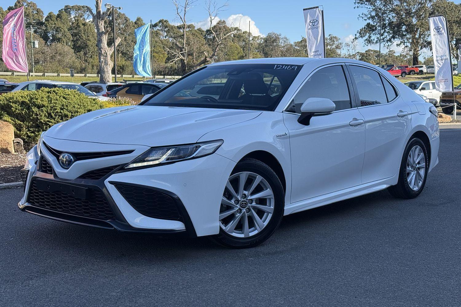 2021 Toyota Camry Ascent Sport in White