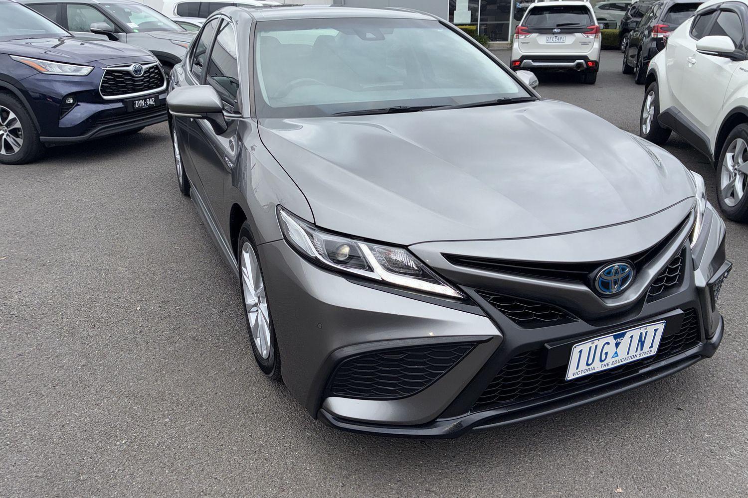 2021 Toyota Camry Ascent Sport in Silver