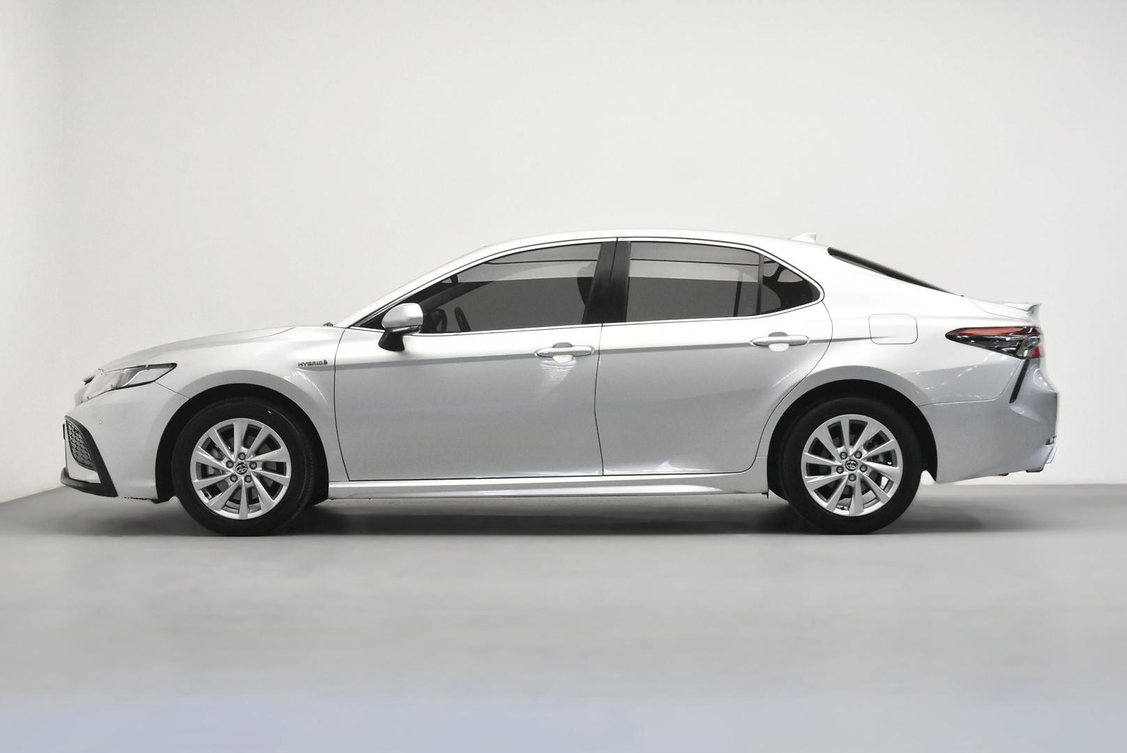 2021 Toyota Camry Ascent Sport in Silver