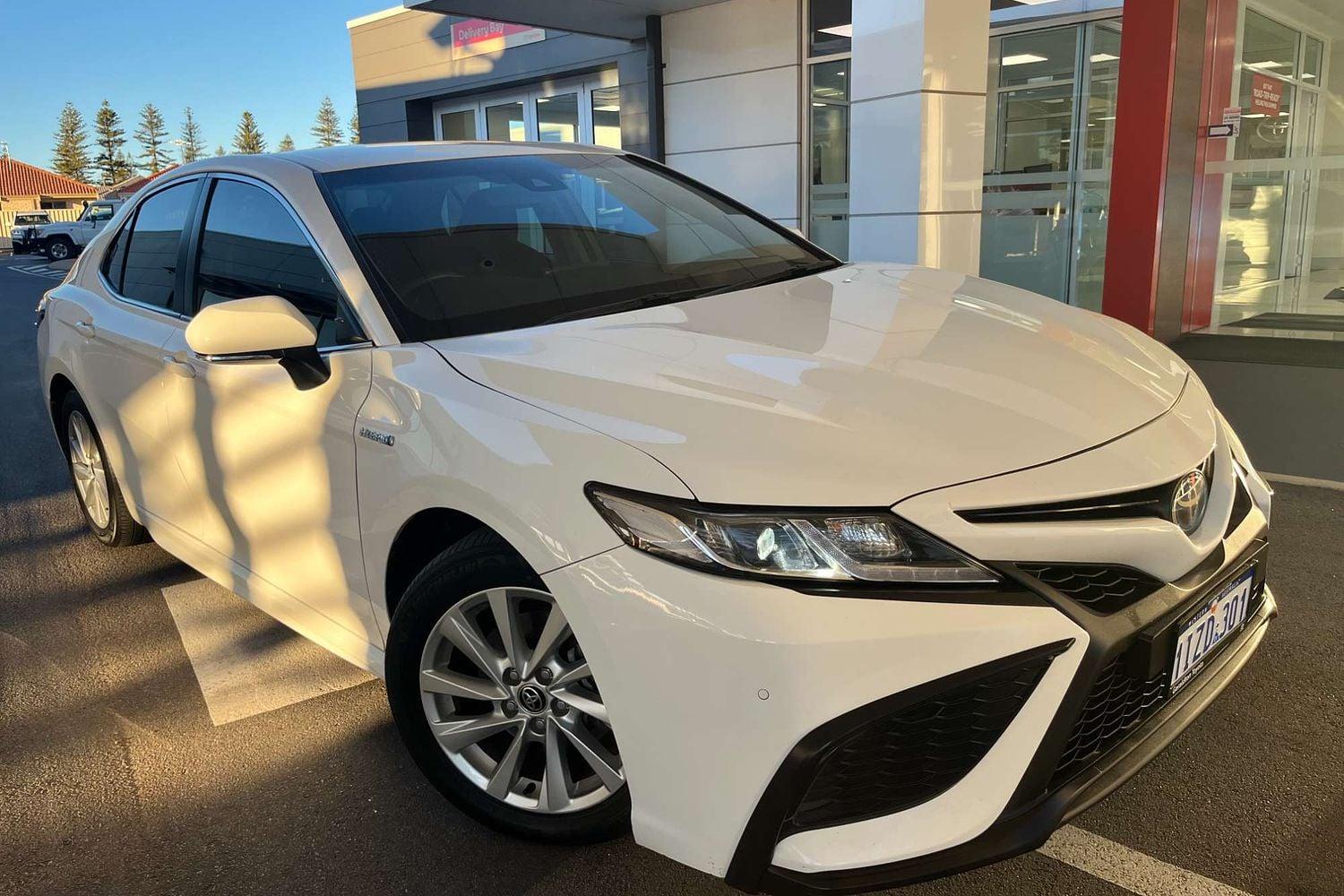 2022 Toyota Camry Ascent Sport in White