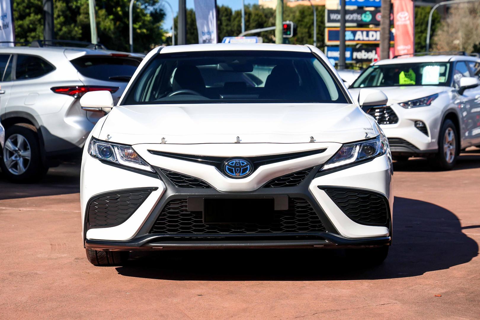 2022 Toyota Camry Ascent Sport in White