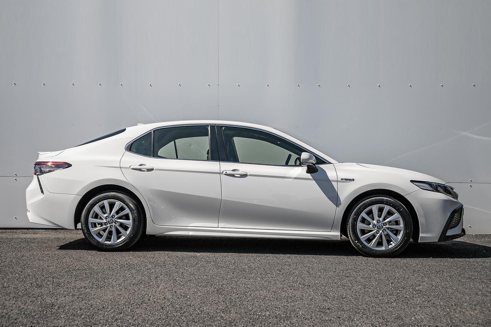 2022 Toyota Camry Ascent Sport in White