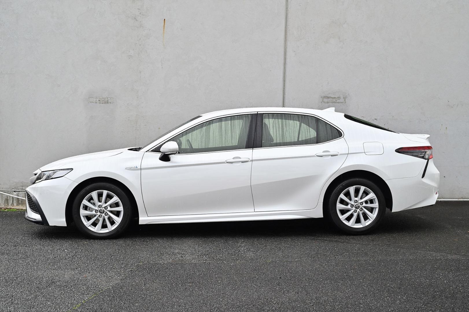 2021 Toyota Camry Ascent Sport in White