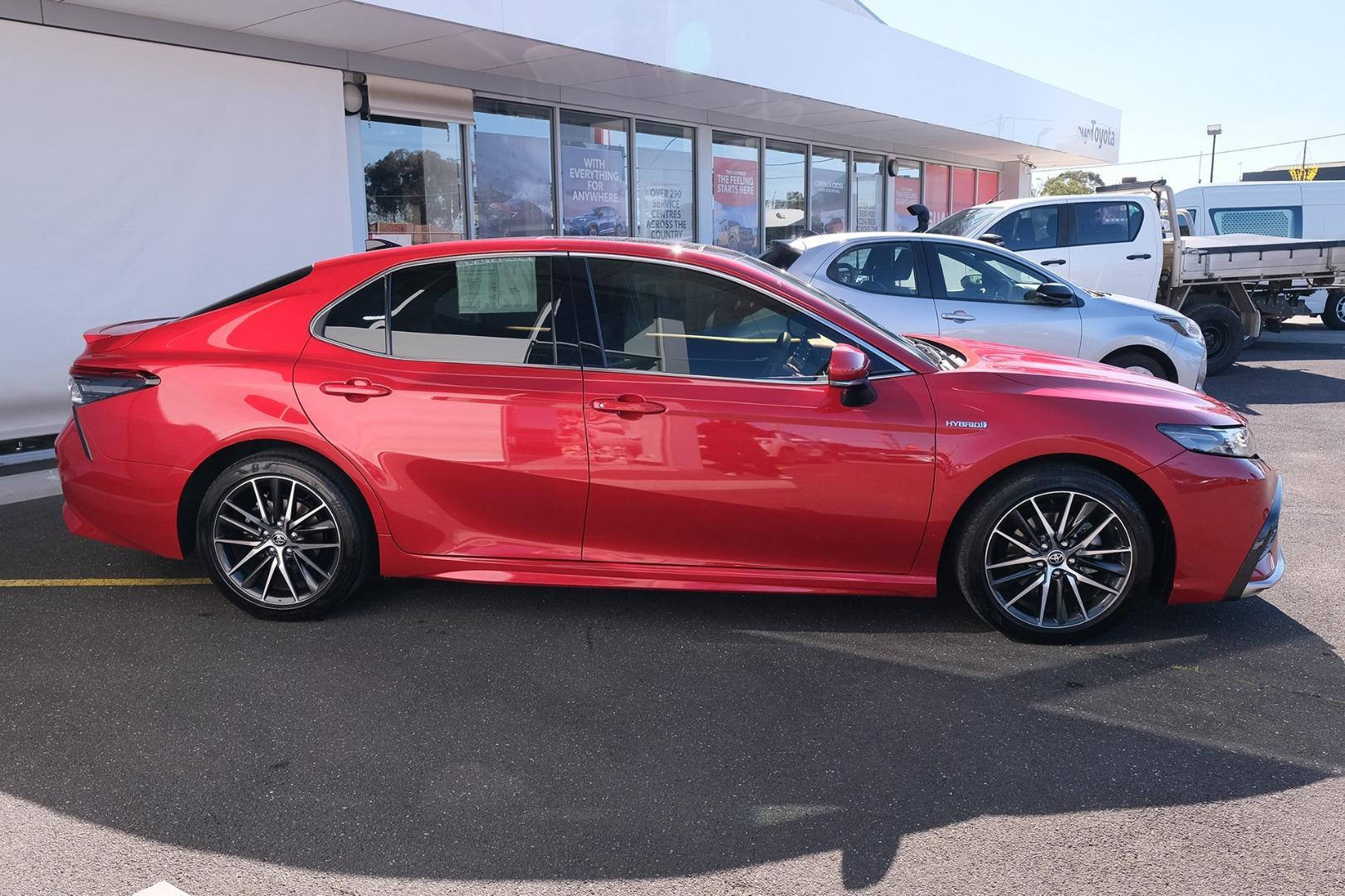 2021 Toyota Camry SL in Red