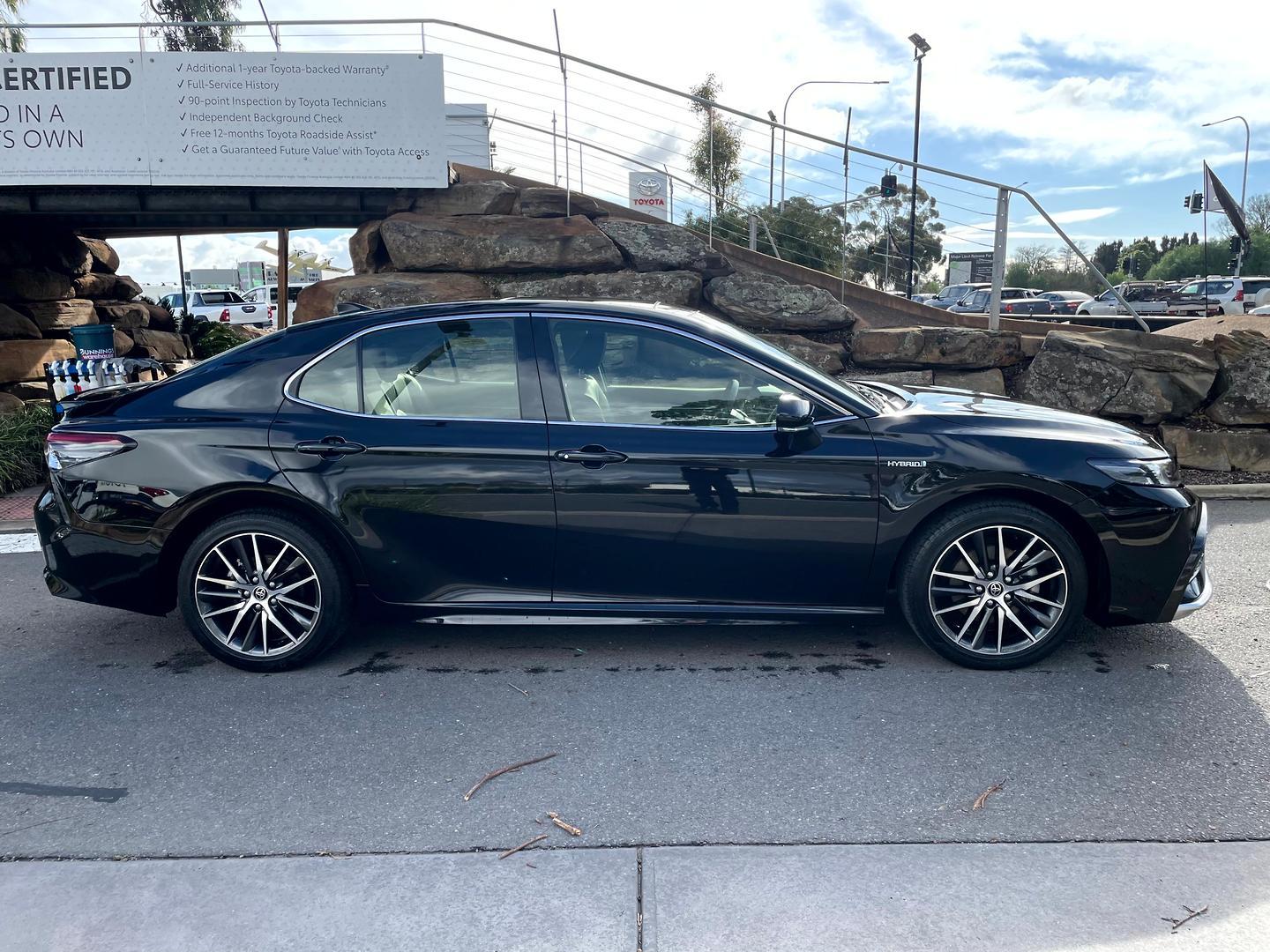 2024 Toyota Camry SL in Black