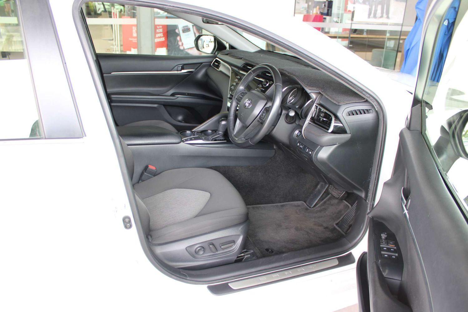 2018 Toyota Camry Ascent Sport in White