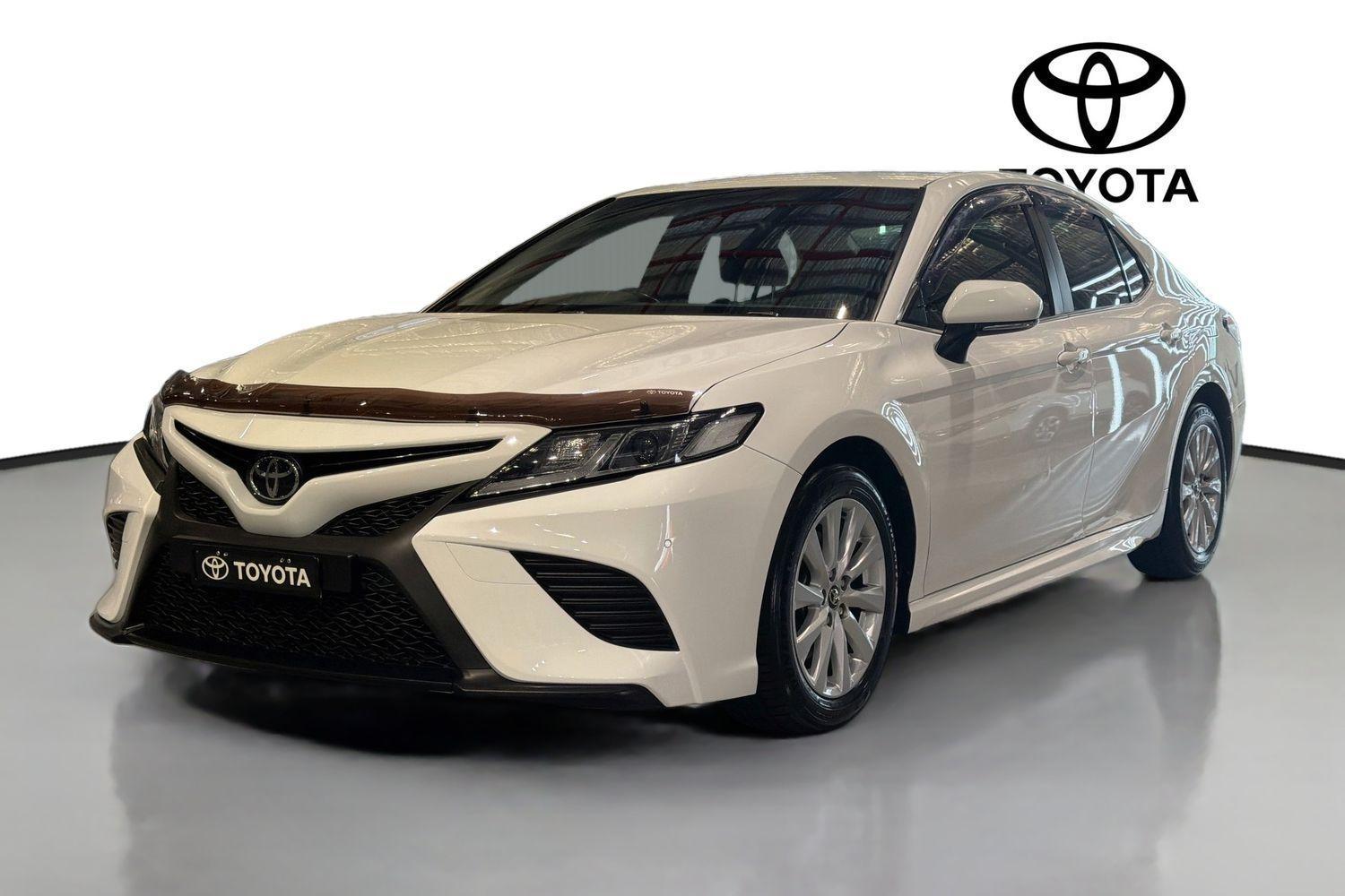 2019 Toyota Camry Ascent Sport in White