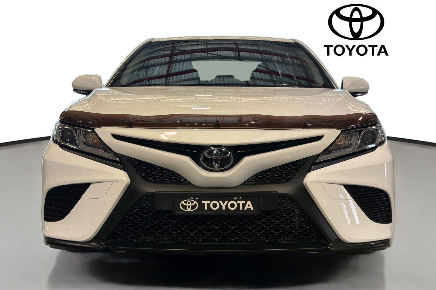 2019 Toyota Camry Ascent Sport in White