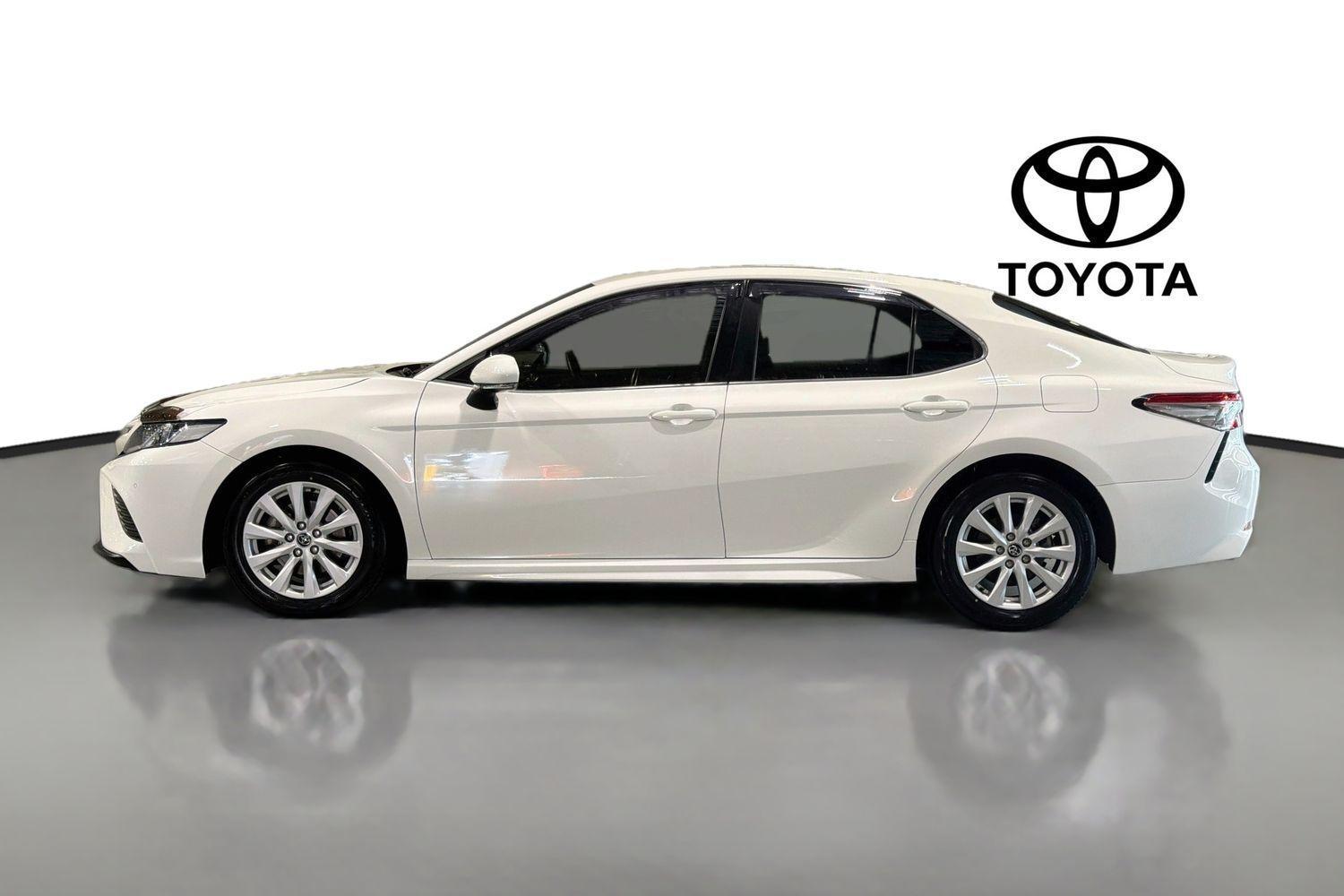 2019 Toyota Camry Ascent Sport in White