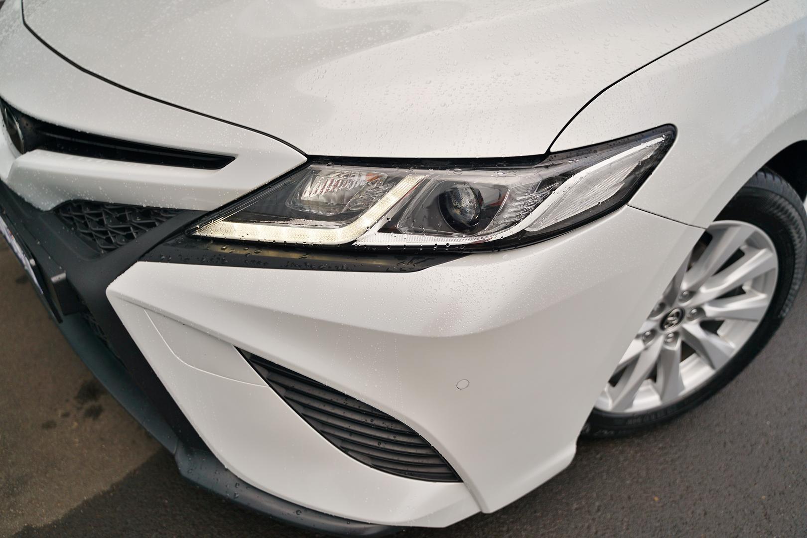 2018 Toyota Camry Ascent Sport in White