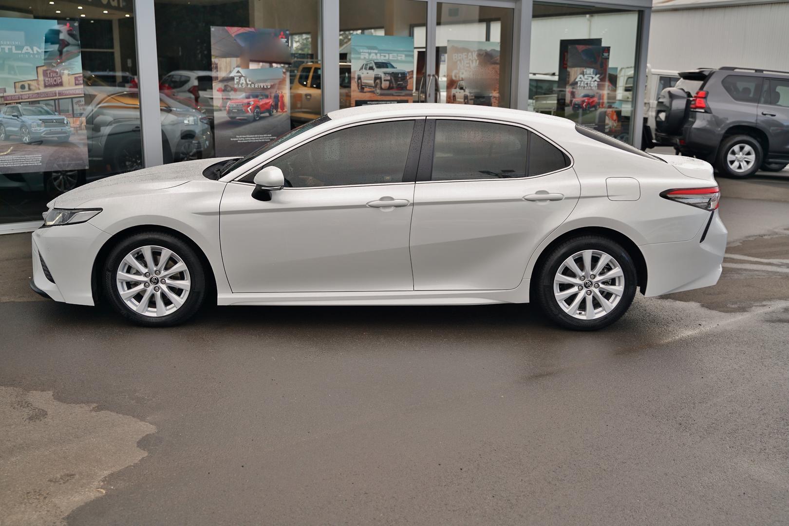 2018 Toyota Camry Ascent Sport in White