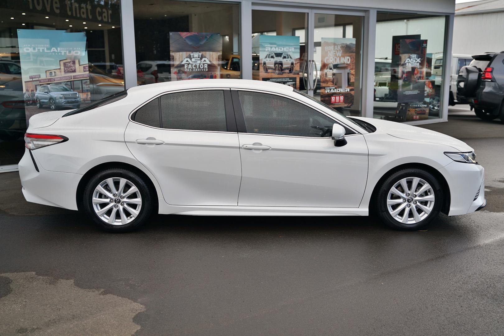 2018 Toyota Camry Ascent Sport in White