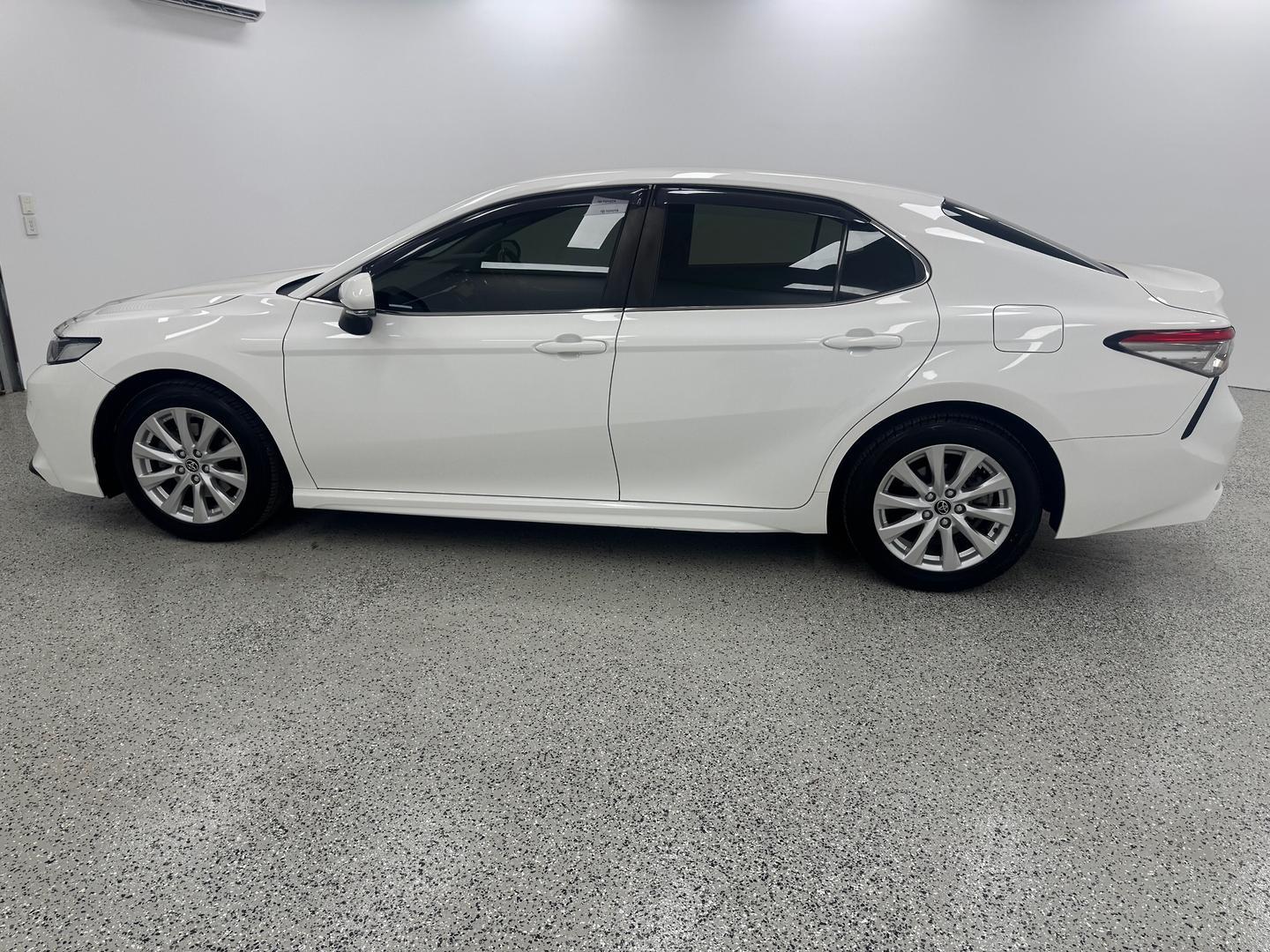 2019 Toyota Camry Ascent Sport in White