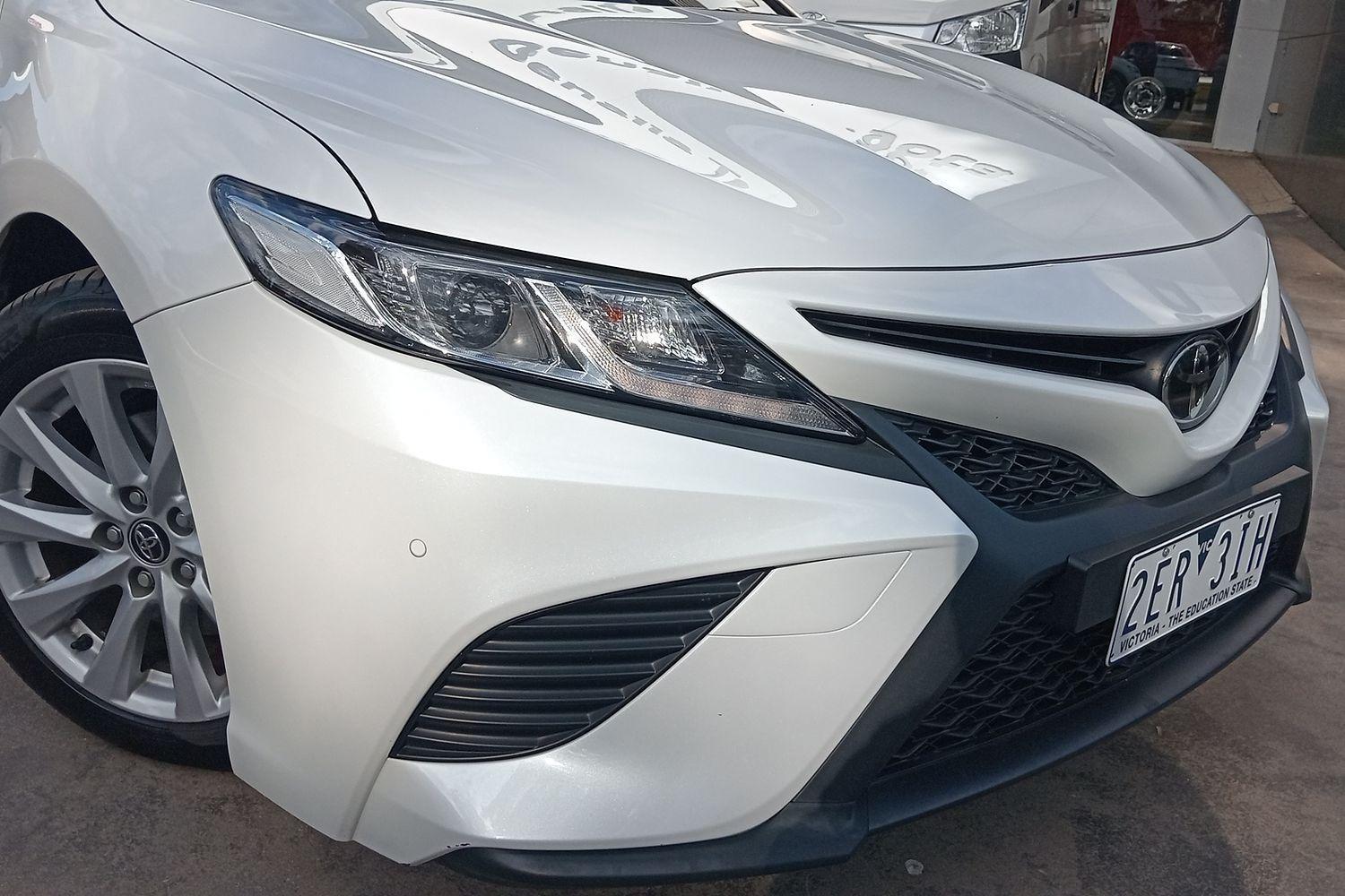 2019 Toyota Camry Ascent Sport in White