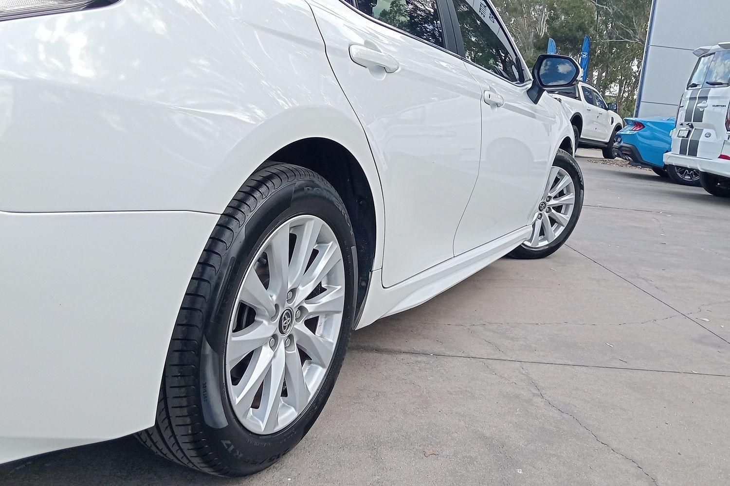 2019 Toyota Camry Ascent Sport in White