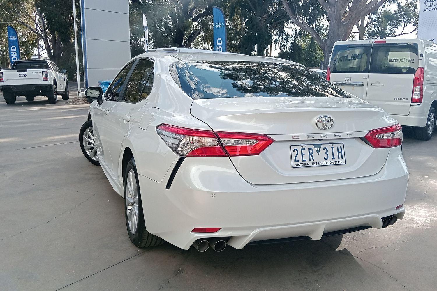 2019 Toyota Camry Ascent Sport in White