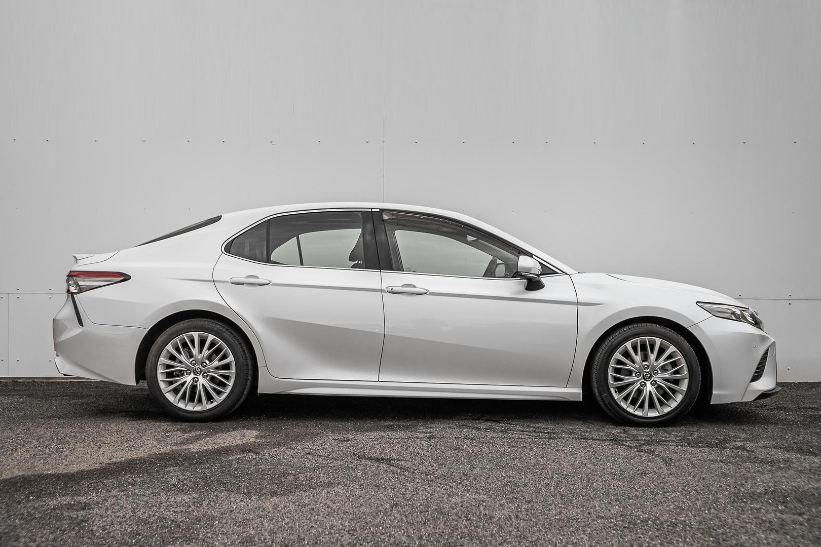 2017 Toyota Camry SL in White