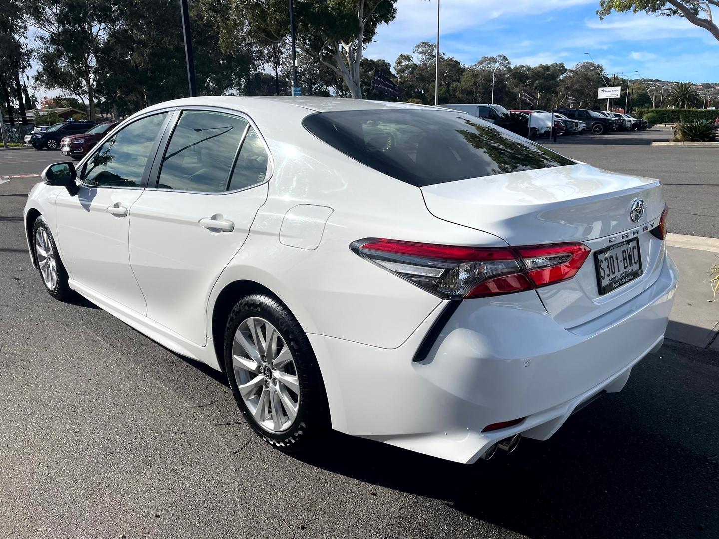 2018 Toyota Camry Ascent Sport in White