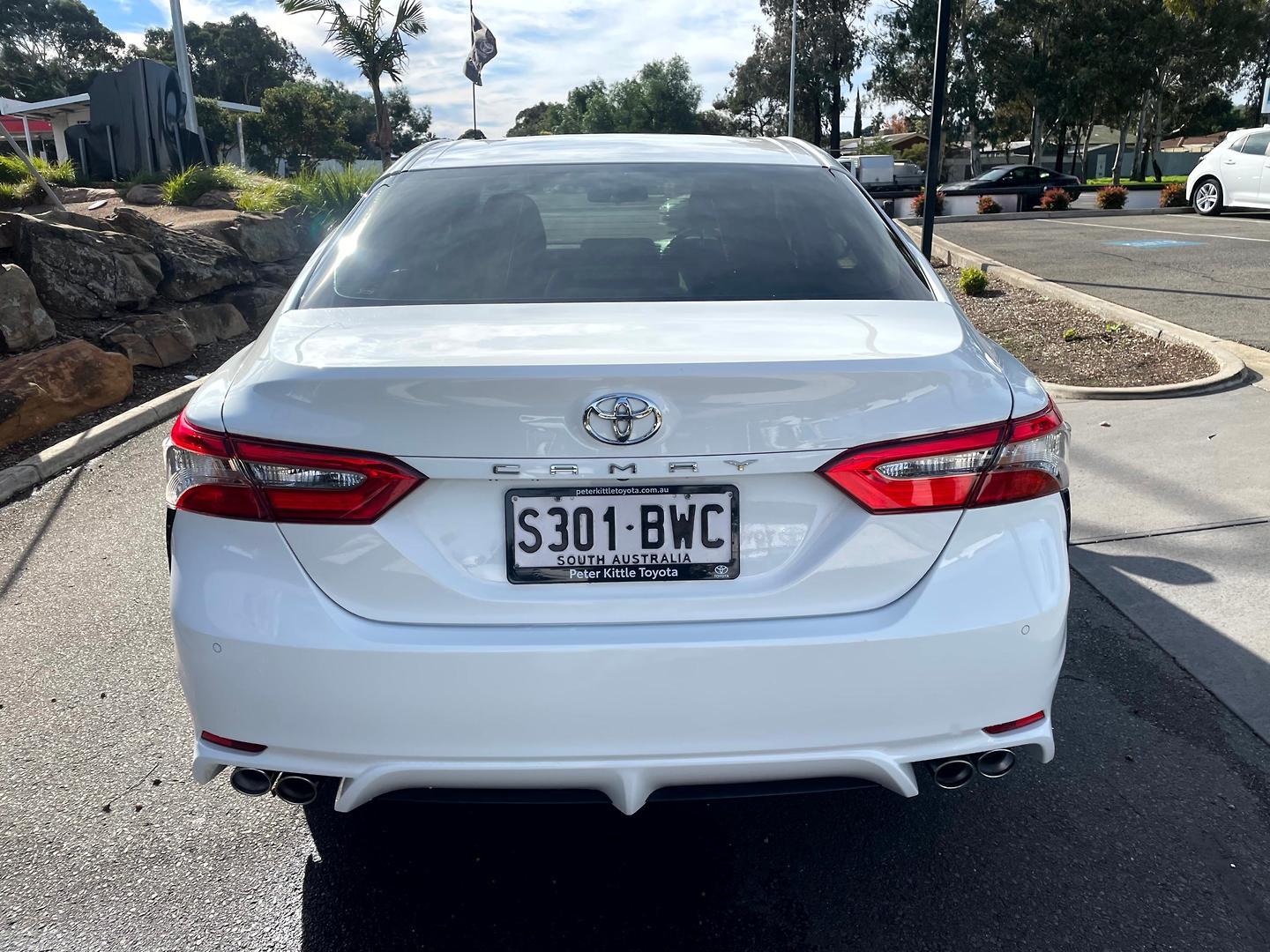 2018 Toyota Camry Ascent Sport in White