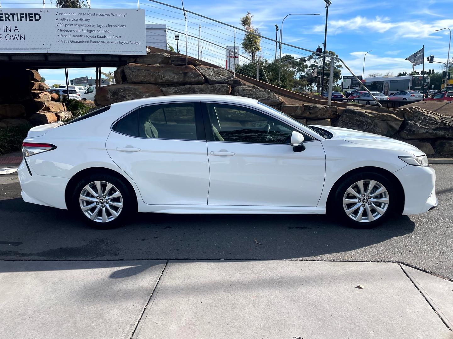 2018 Toyota Camry Ascent Sport in White