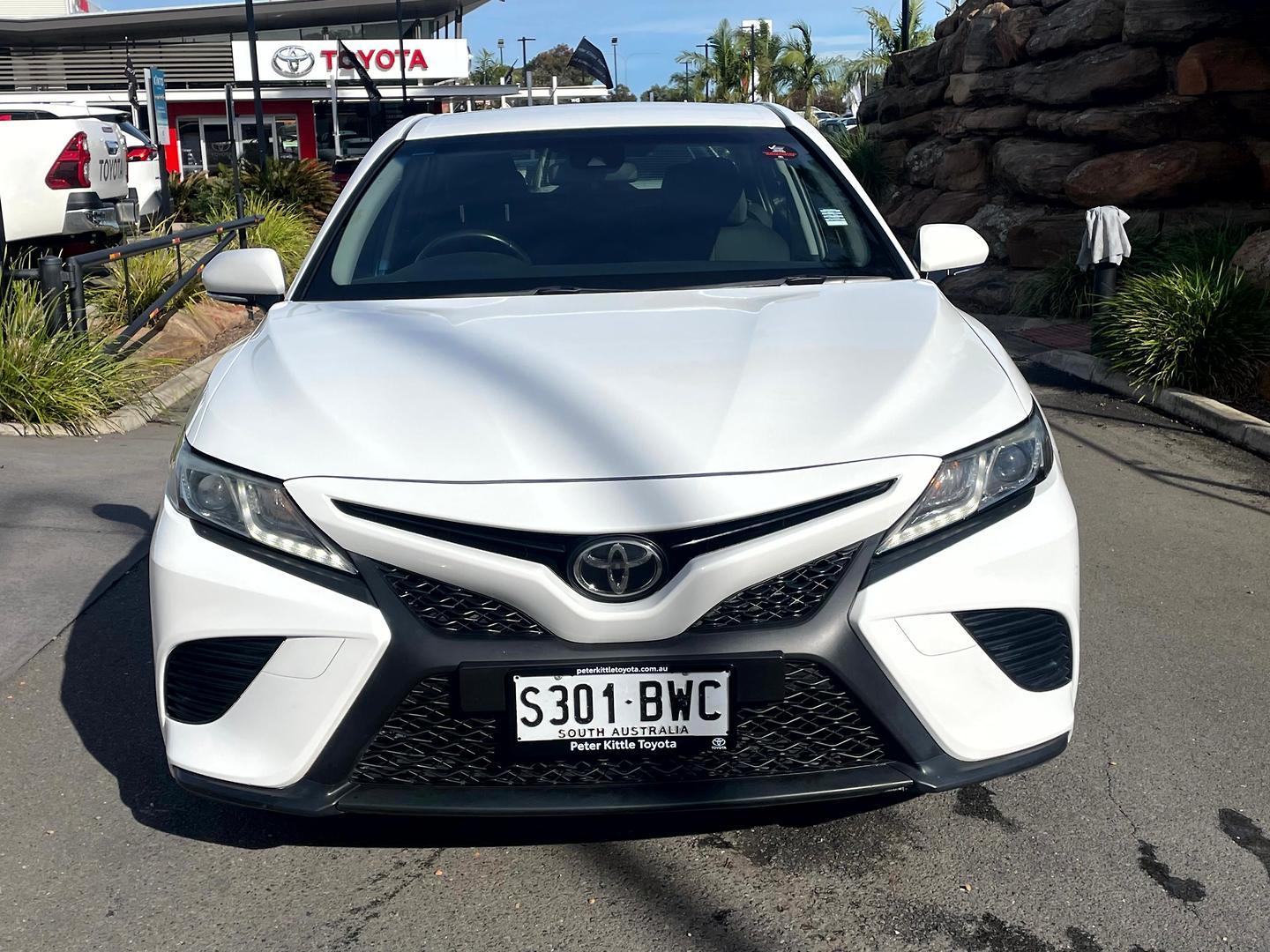 2018 Toyota Camry Ascent Sport in White