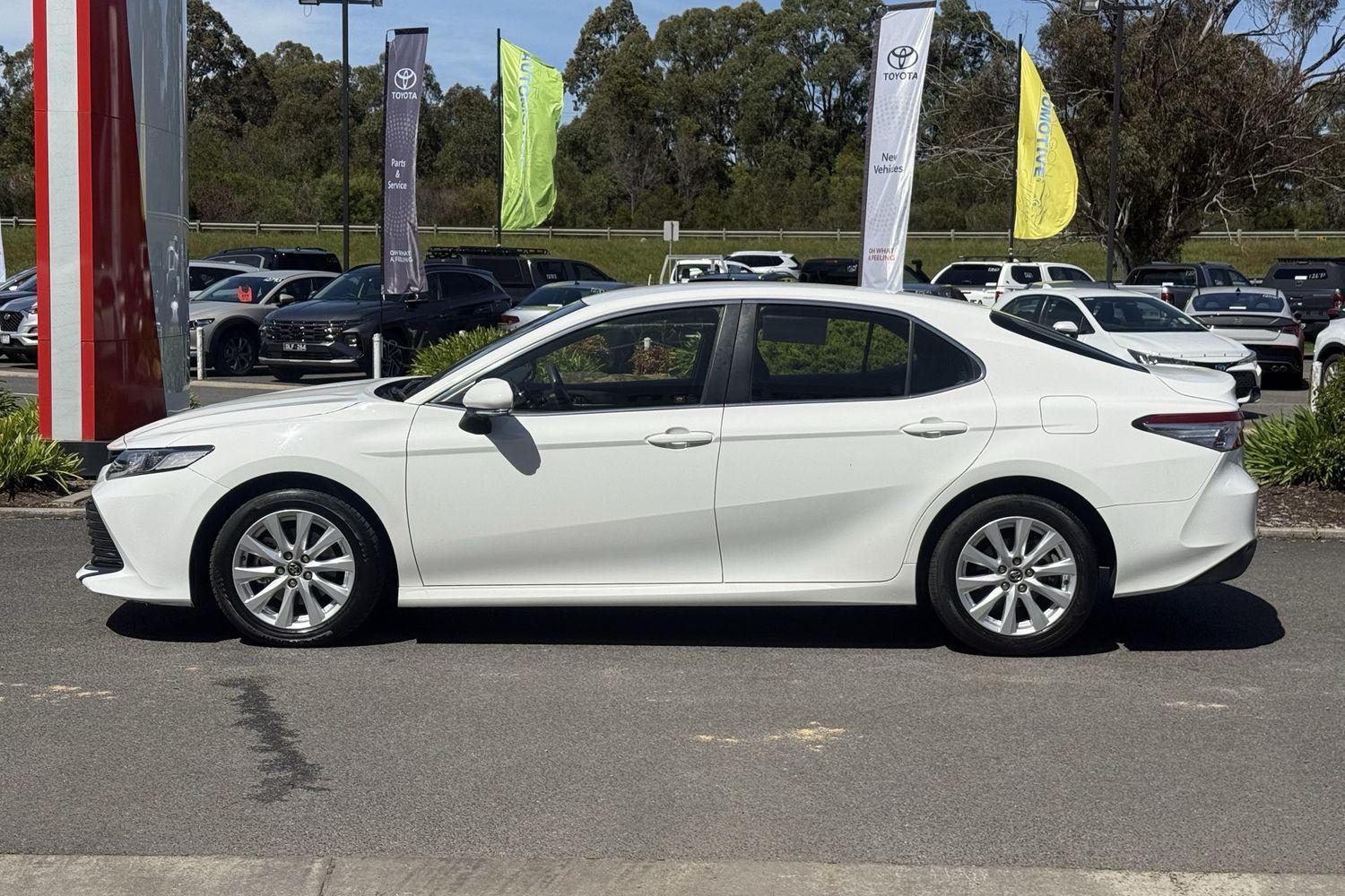 2019 Toyota Camry Ascent in White
