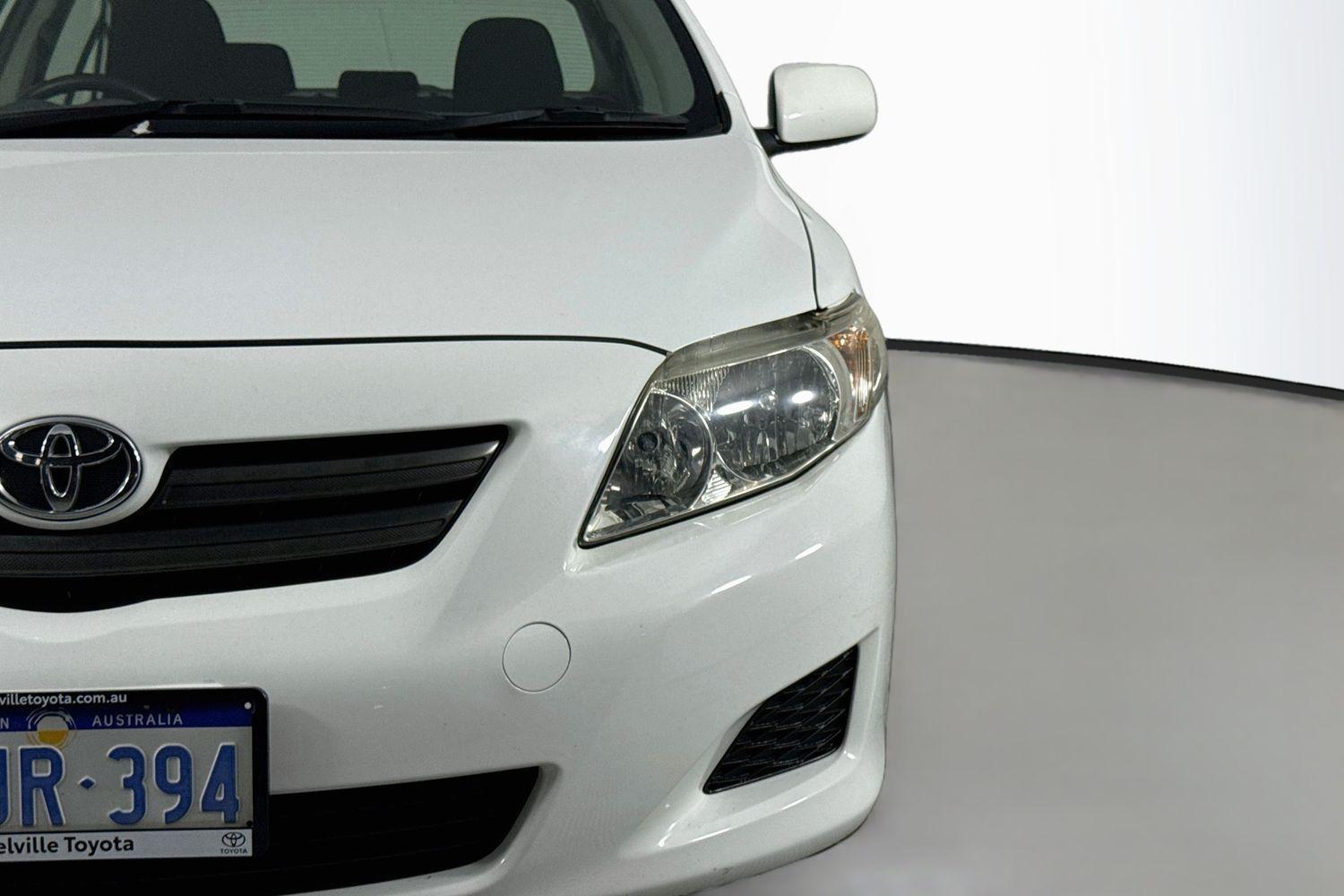 2008 Toyota Corolla Ascent in White