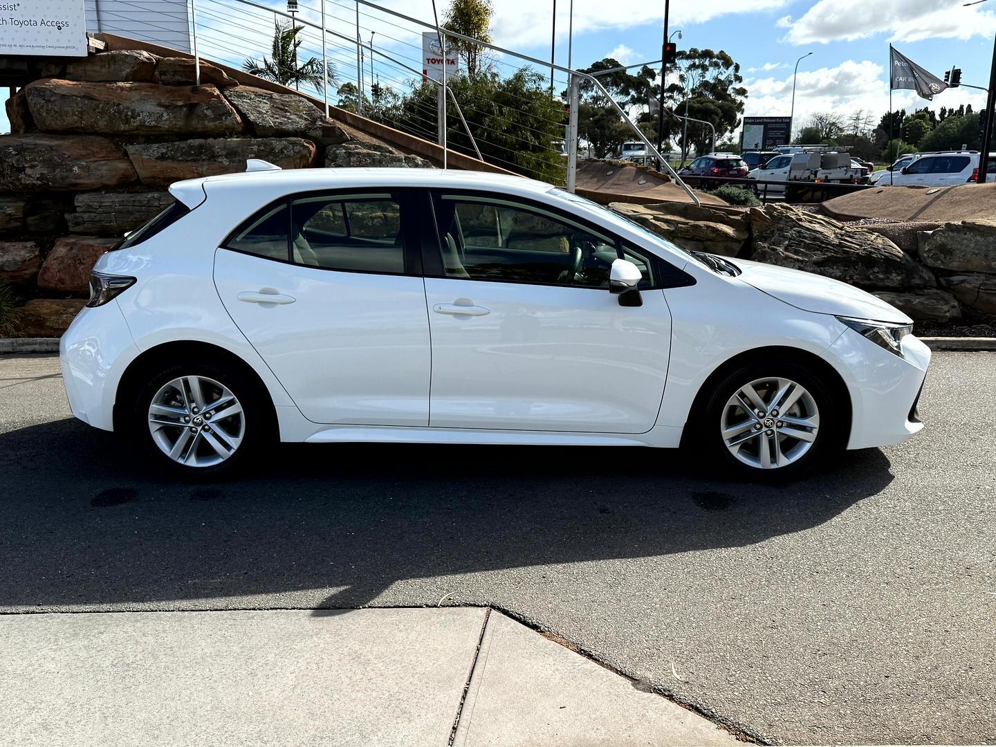 2022 Toyota Corolla Ascent Sport in White