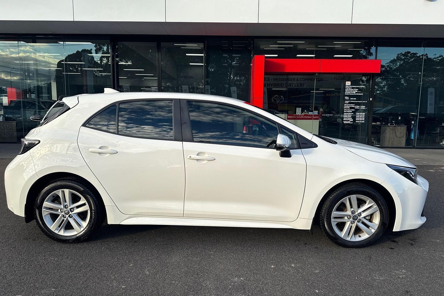 2020 Toyota Corolla Ascent Sport in White