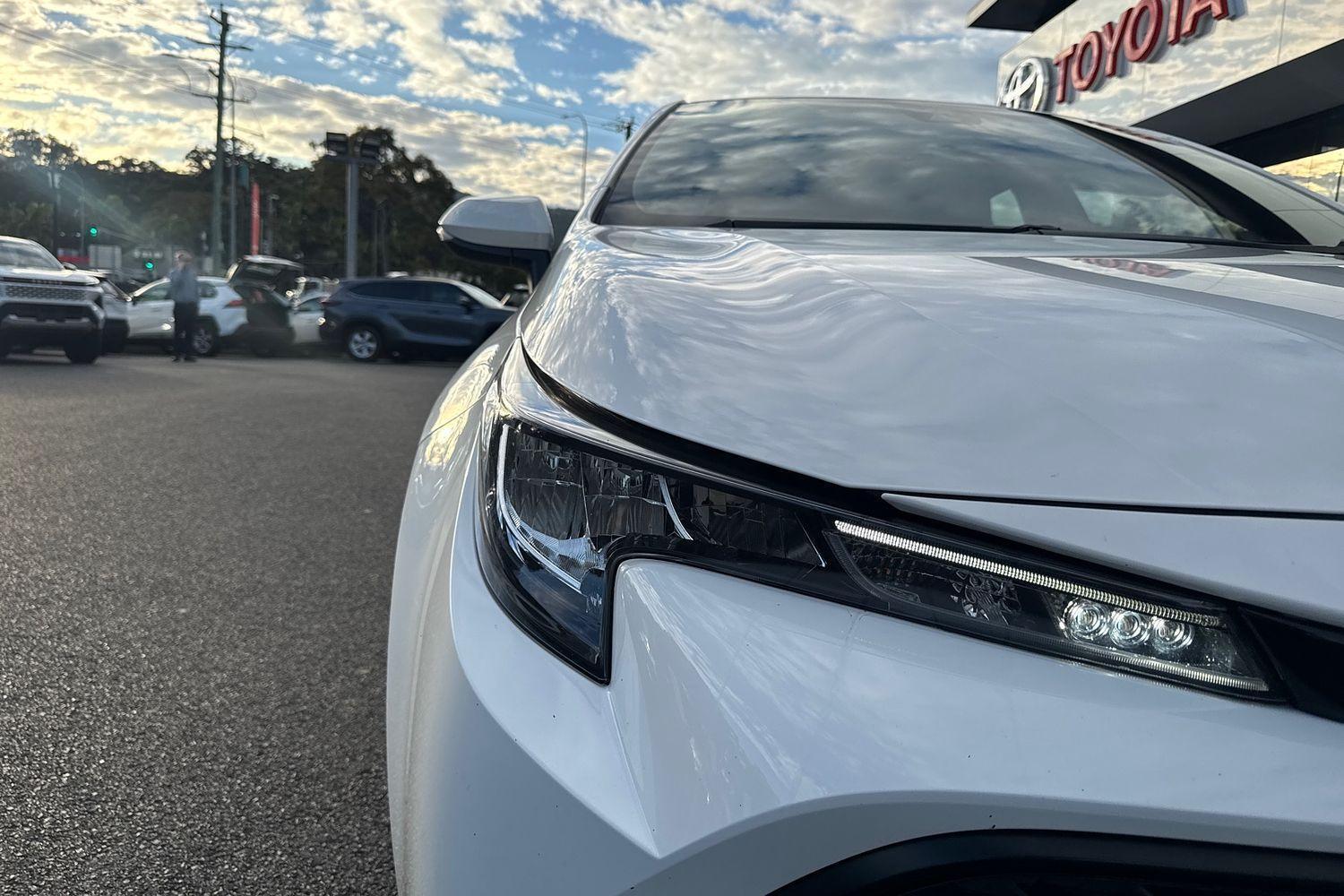 2020 Toyota Corolla Ascent Sport in White