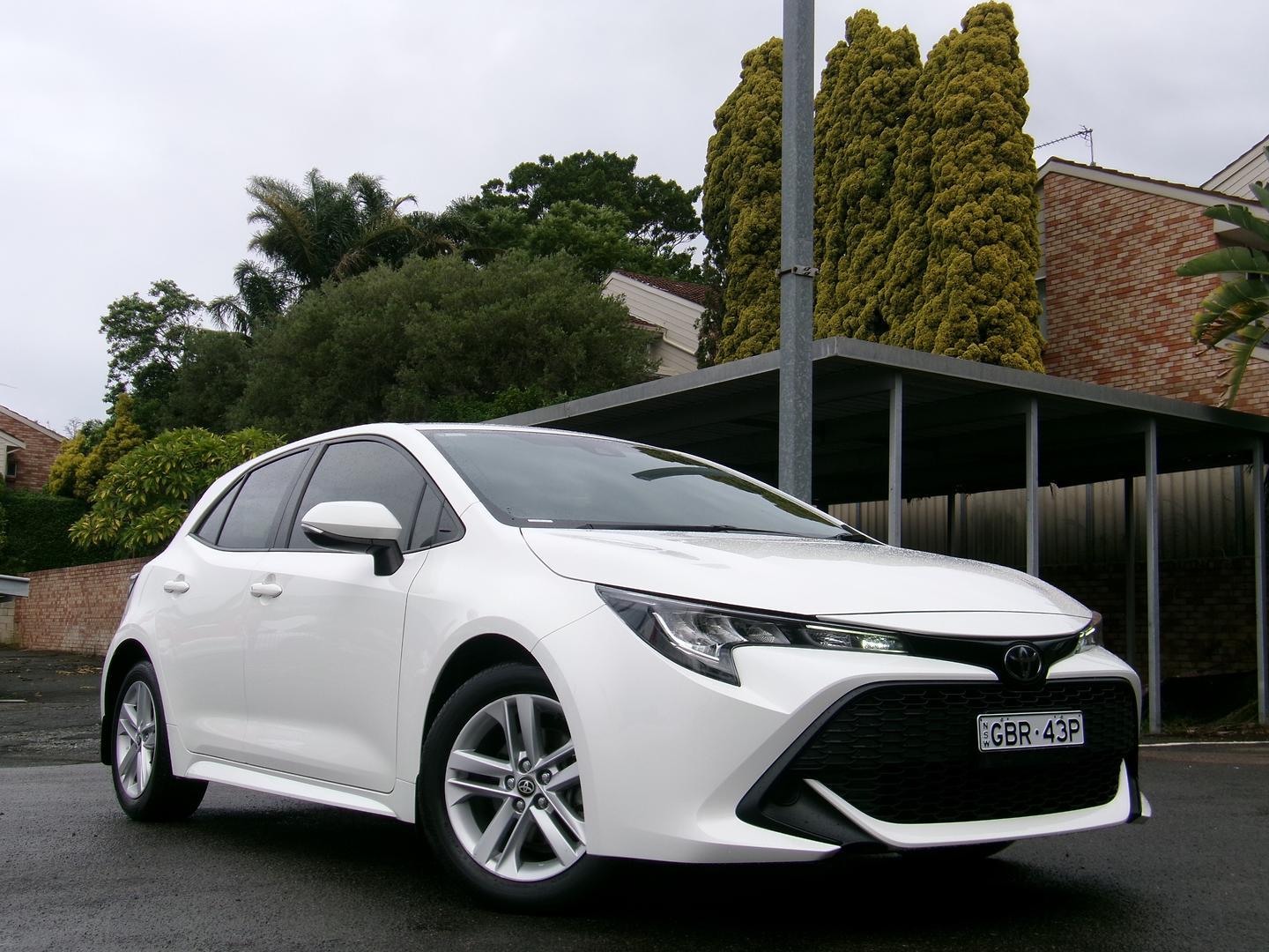 2018 Toyota Corolla Ascent Sport in White
