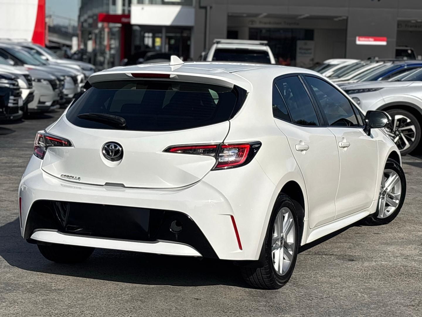 2018 Toyota Corolla Ascent Sport in White