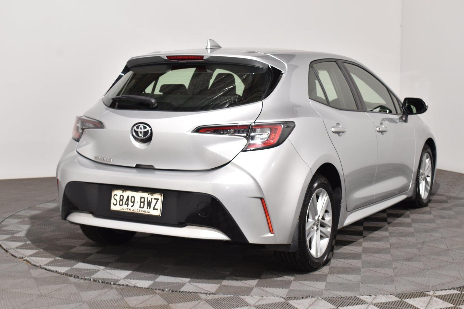 2018 Toyota Corolla Ascent Sport in Silver