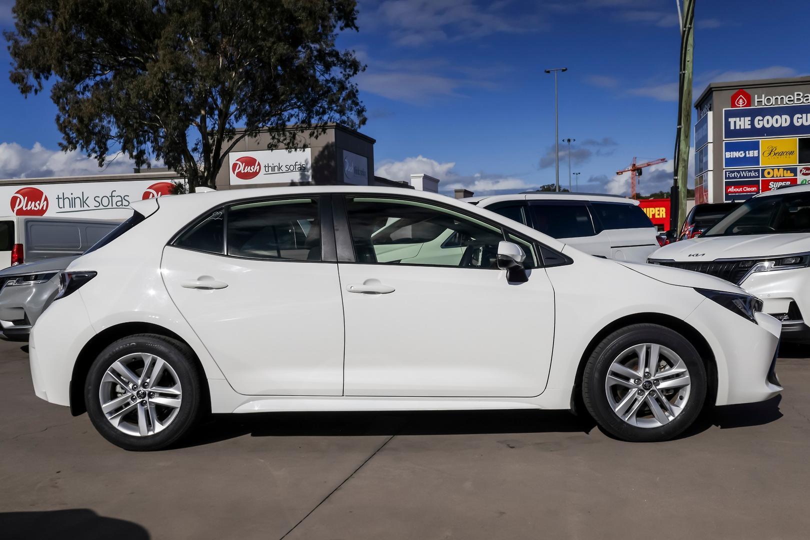2022 Toyota Corolla Ascent Sport in White
