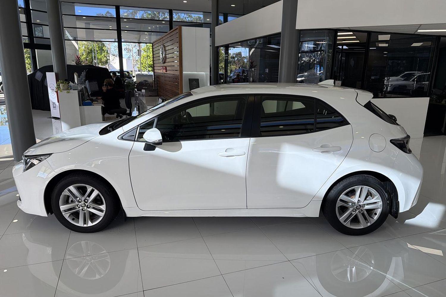 2018 Toyota Corolla Ascent Sport in White