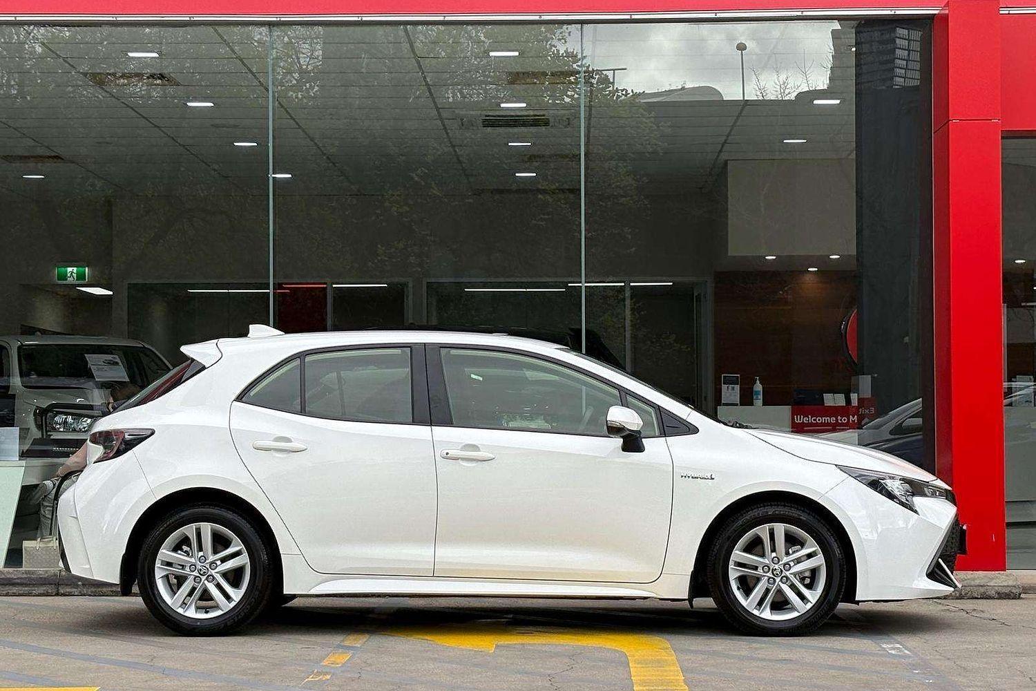 2019 Toyota Corolla Ascent Sport in White