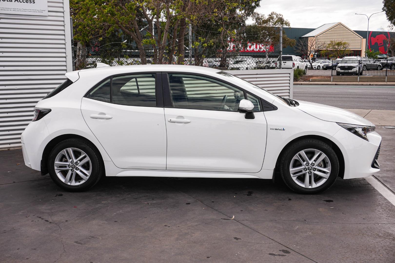 2021 Toyota Corolla Ascent Sport in White