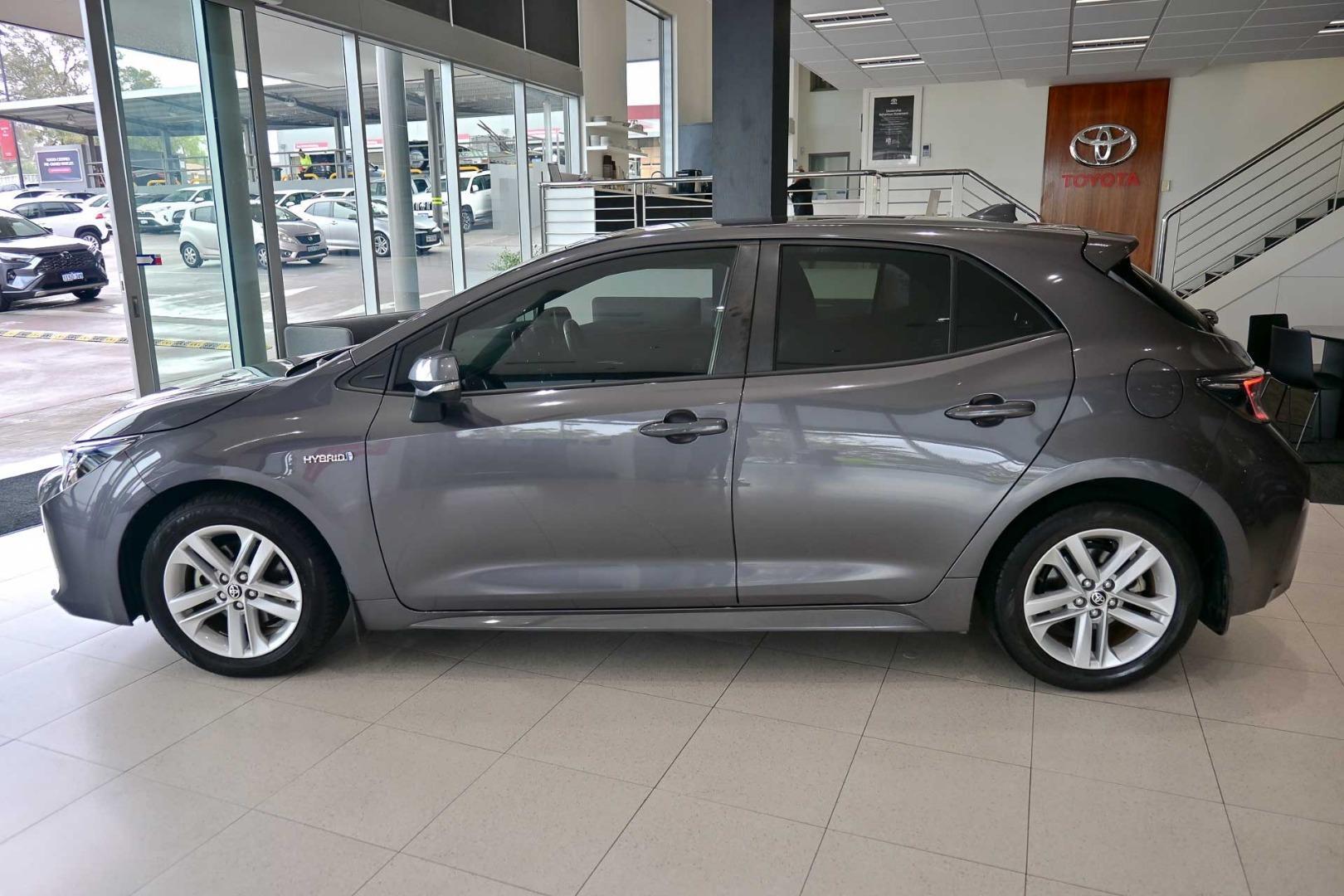 2021 Toyota Corolla SX in Silver